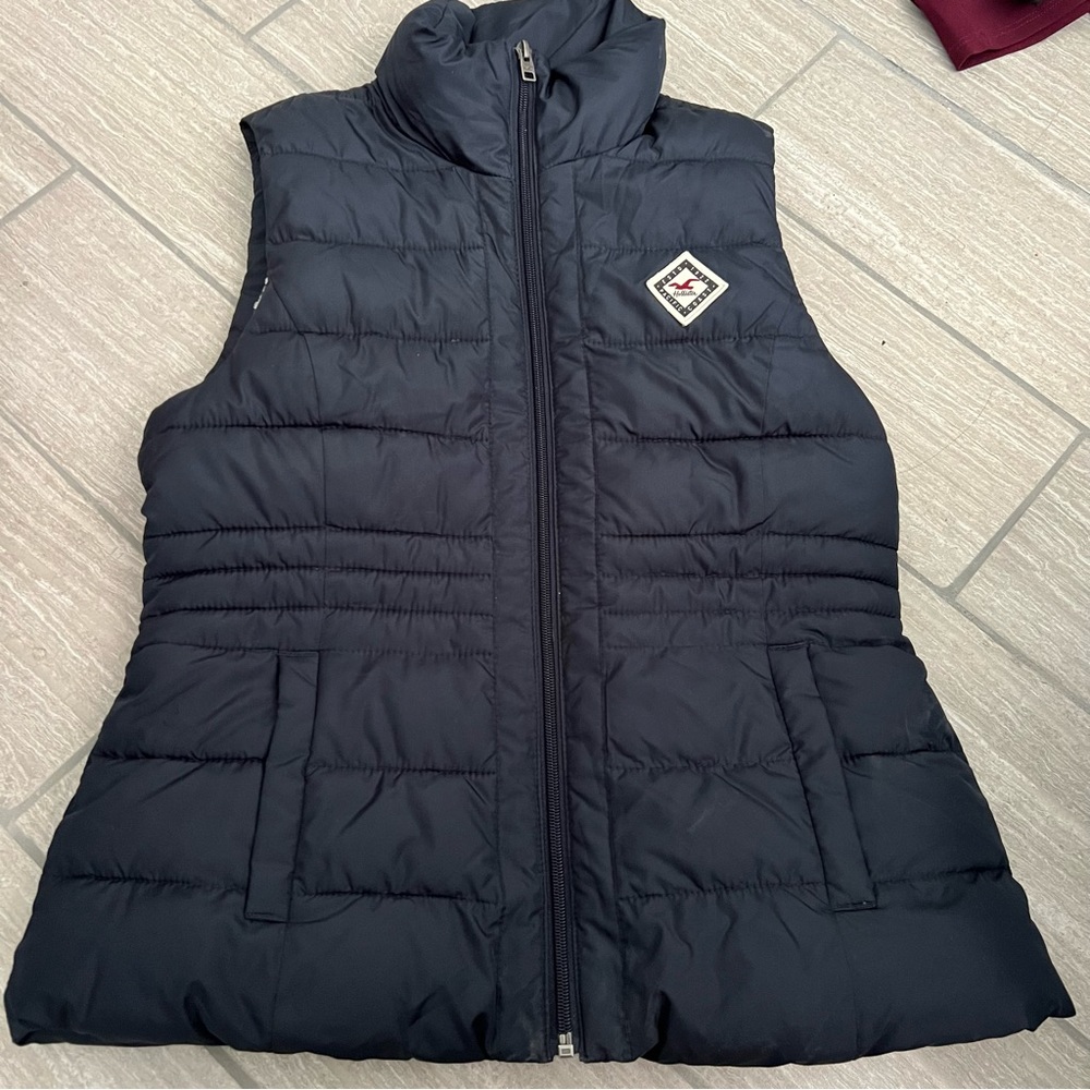 Hollister puffy vest💙